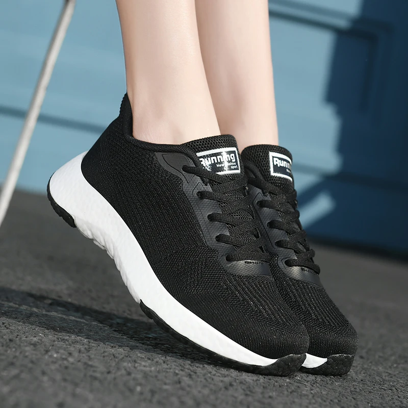 

Женские спортивные кроссовки для бега, сетчатые дышащие прогулочные женские кроссовки, удобные черные, белые модные повседневные кроссовк...