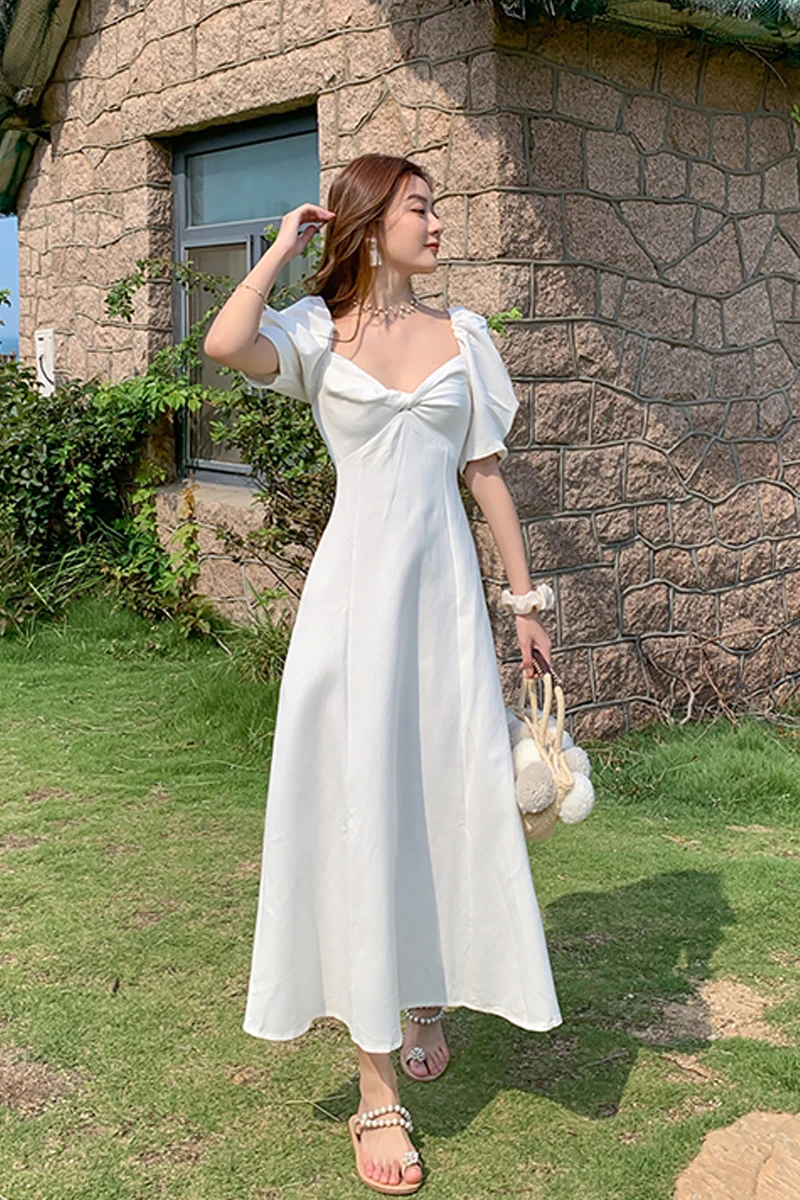 

French retro white dress women's summer sexy square collar temperament show thin minority bubble sleeve Platycodon grandiflorum