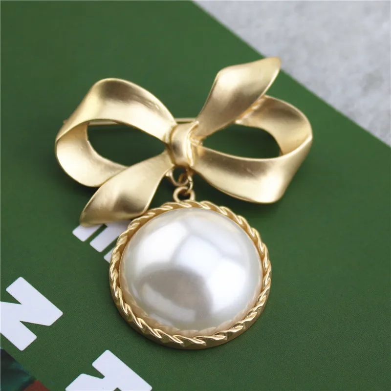 Japanese and Korean jewelry Vintage pearl bow ins matte women's anti-glare silk scarf buckle brooch | Украшения и аксессуары