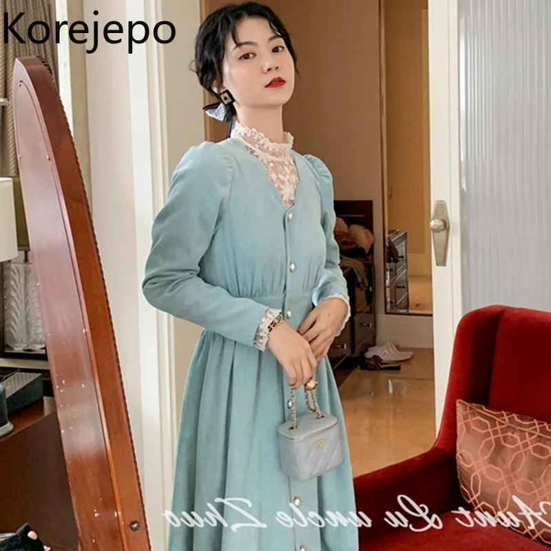 

Платье женское однобортное бархатное с воротником-лепестком, осень 2021