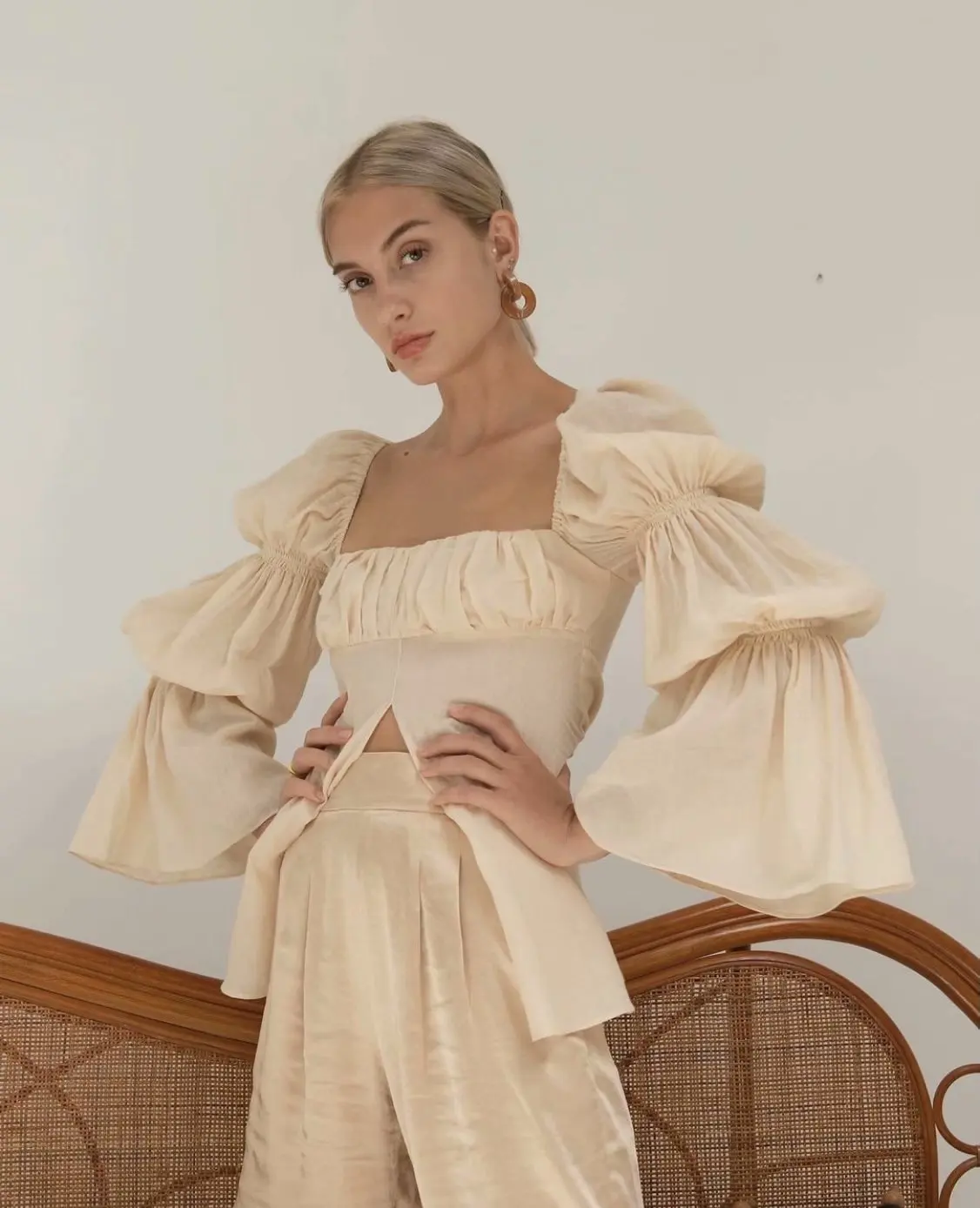 

2021 Women Chiffon T Shirt Flared Sleeves Elegant Blouse Summer Autumn Slash Neck Backless Tee Crop Top