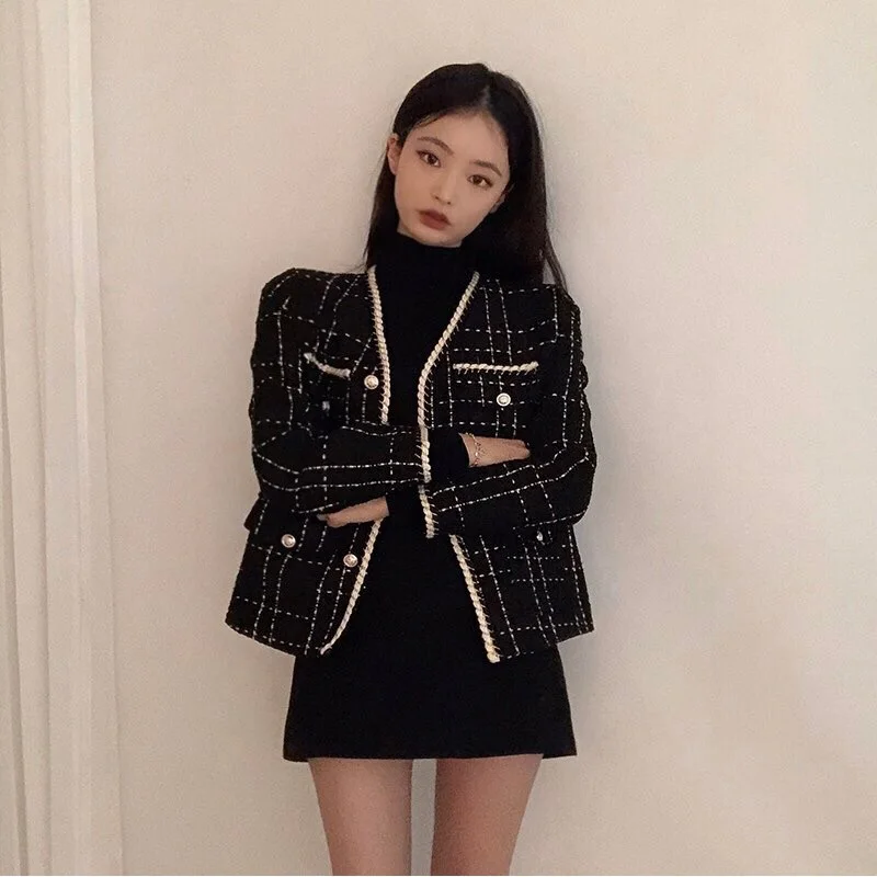 

2021 winter new coat ladies black retro v-neck plaid jacket gold button elegant office ladies jacket