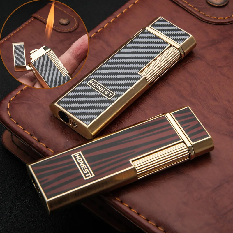 Честный сбоку Шестерни колеса на открытом огне старинная зажигалка