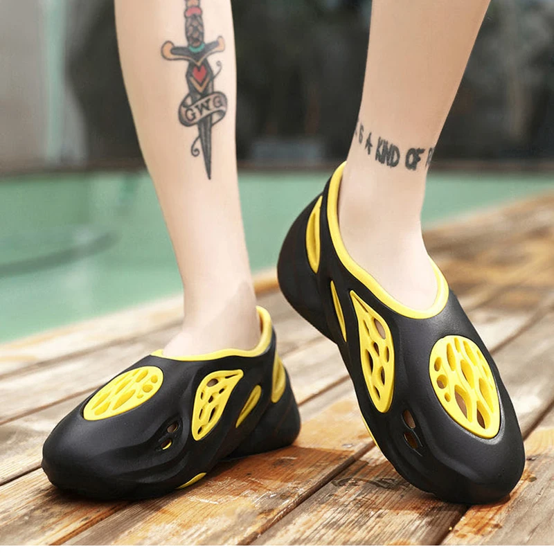 

Beach sandals men 2020 new hole shoes camouflage beach shoes Rome casual sandals and slippers indoor slippers