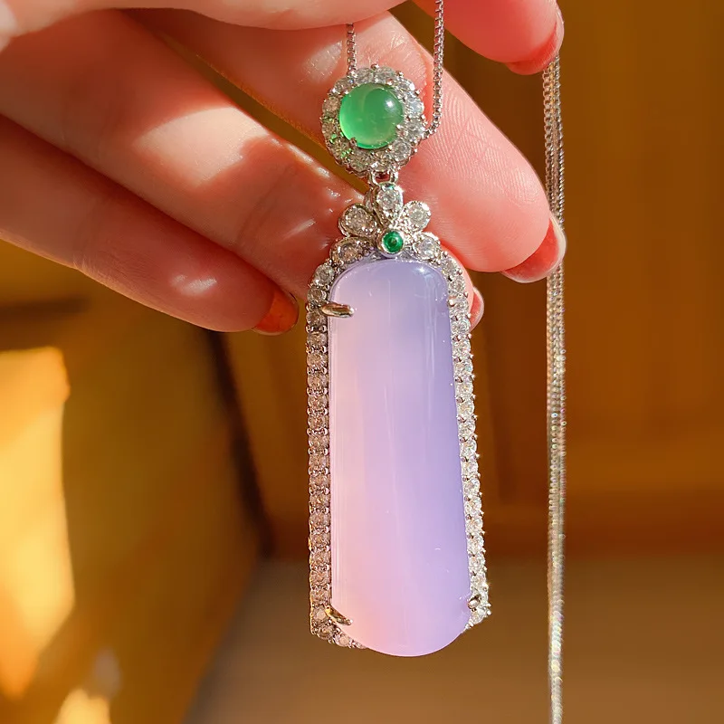 Женское колье-чокер с камнями под серебро