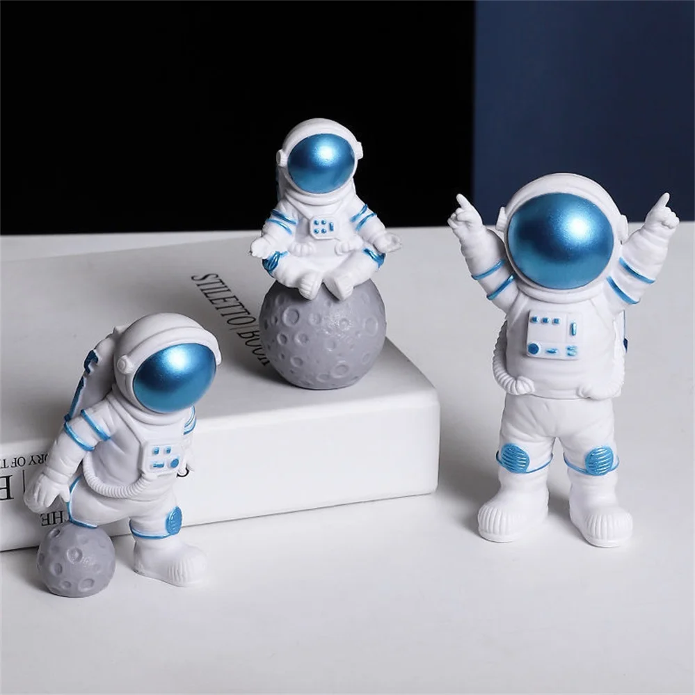

Blue Astronaut Planet Resin Sculpture Decoration Little Spaceman Model Living Room Desktop Decoration Birthday Gift