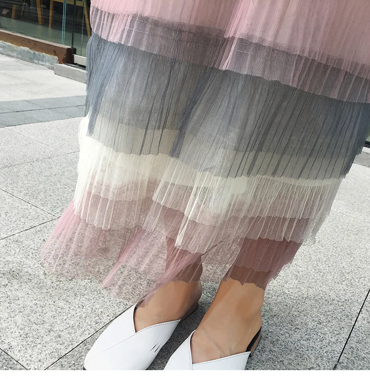 Эластичное плиссированное платье с высокой талией градиентное Радужное