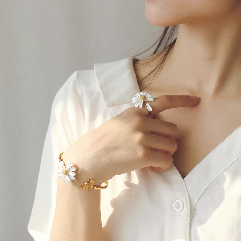 Новые золотые маленькие серьги ромашки ожерелье в виде пчелы с цветами