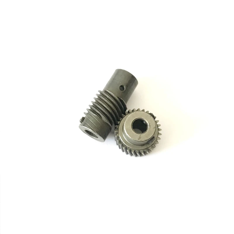 Демонтаж оборудования металлический червячный редуктор модуль 90 градусов