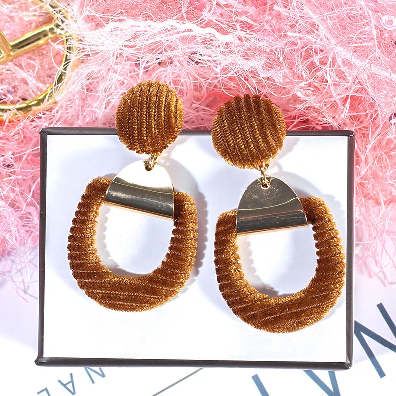 

Origin Summer Luxury Geometrical Velvet Hollow Out Dangle Earrings for Women Vintage Irregular Earrings Wedding Jewellery