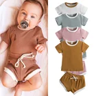 Для маленьких девочек и мальчиков, летние комплекты одежды для новорожденных Детские ребристая трикотажная футболка с короткими рукавами для мальчиков + укороченные штаны для малышей однотонная одежда