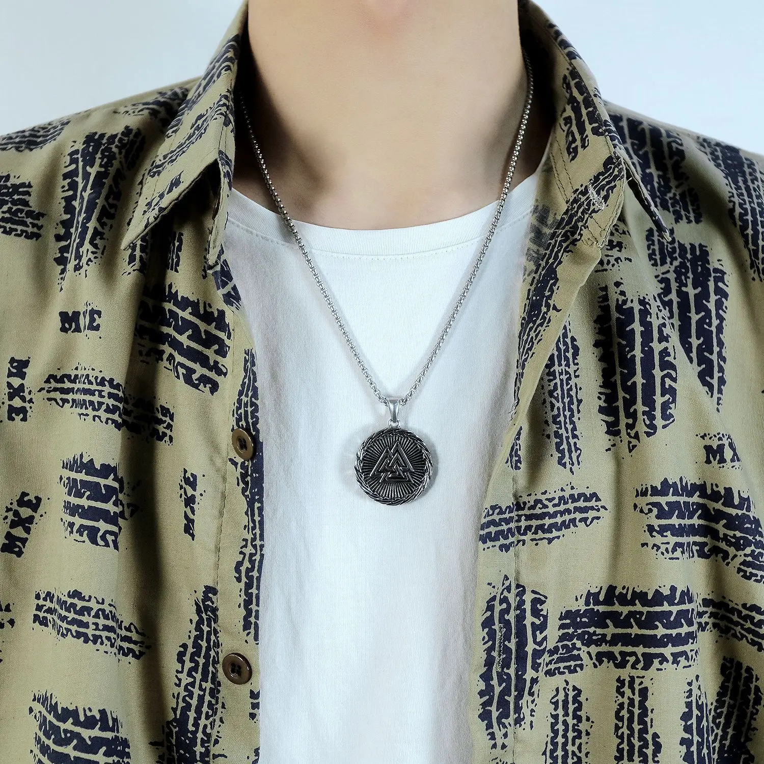 

Azone 2021 Trend Jewelry Hip Hop Viking Pirate Retro Ding Triangle Rune Net Red Men's Stainless Steel Necklace