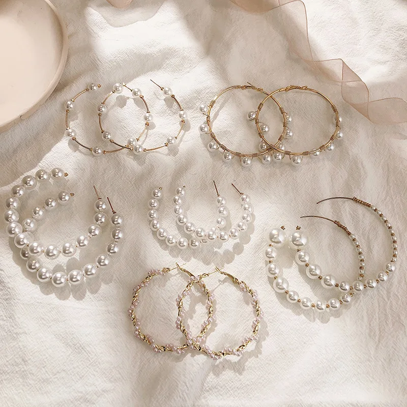 

Simple Fashion Gold Geometric Half Circle Letter C Pearl Crystal Samll Stud Earrings for Women Girl Ladies Wedding Jewelry 2021