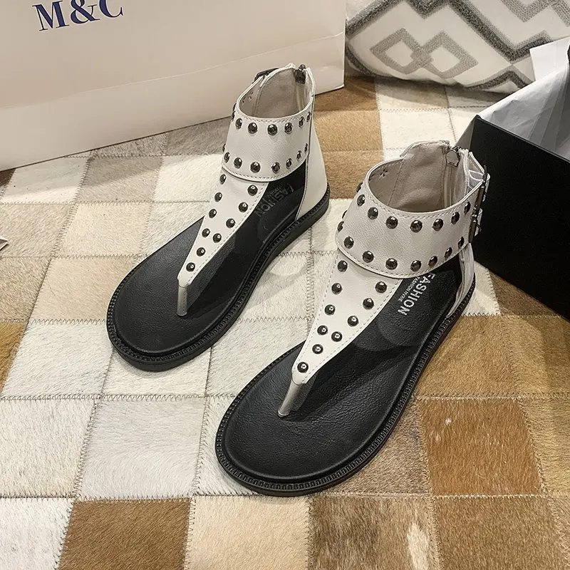 

Women Sandals 2021 New Metal Rivets Ladies Sandals Comfortable Gladiator Women Flat Shoes Open Toe Beach Sandals Woman Footwear