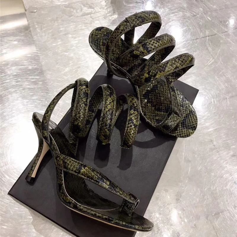 Пикантные босоножки на высоком каблуке со змеиным узором Женская обувь из
