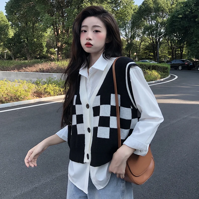 

Autumn Korean 2021 new loose black and white checkerboard V-neck sleeveless single breasted knitted vest cardigan women's wear