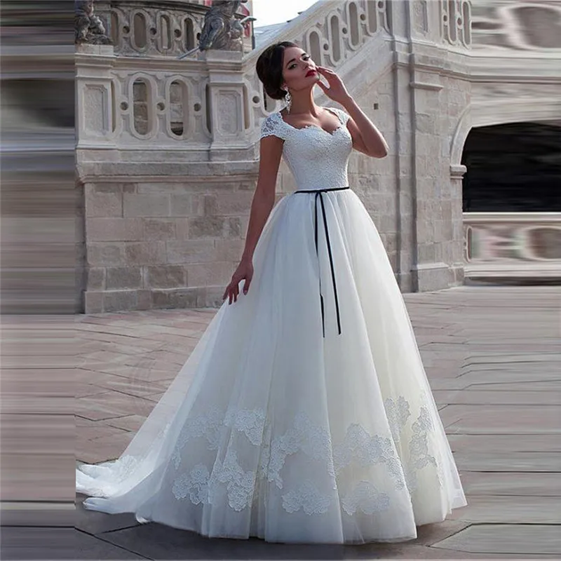 Платье Свадебное ТРАПЕЦИЕВИДНОЕ с открытыми плечами и кружевной аппликацией