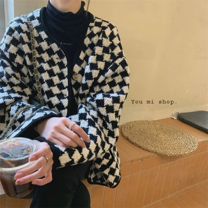 

Женское шерстяное пальто с V-образным вырезом и длинным рукавом