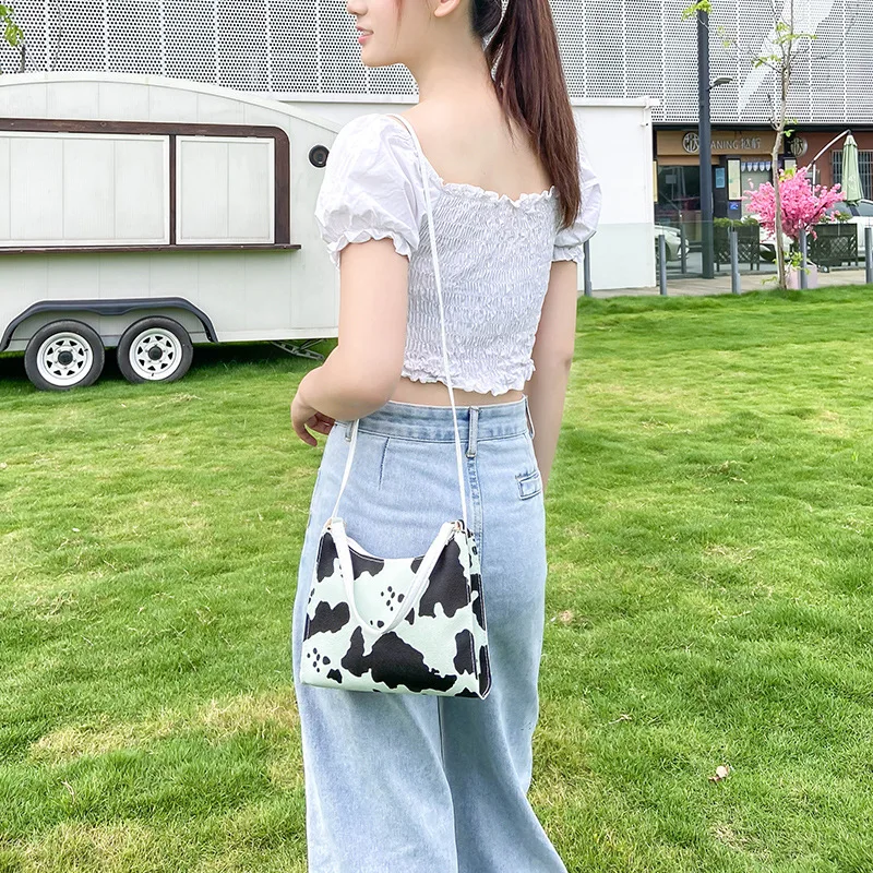 

The Woman's New One-shoulder Slant Cross-bag Milk-print Underarm Bag Phone