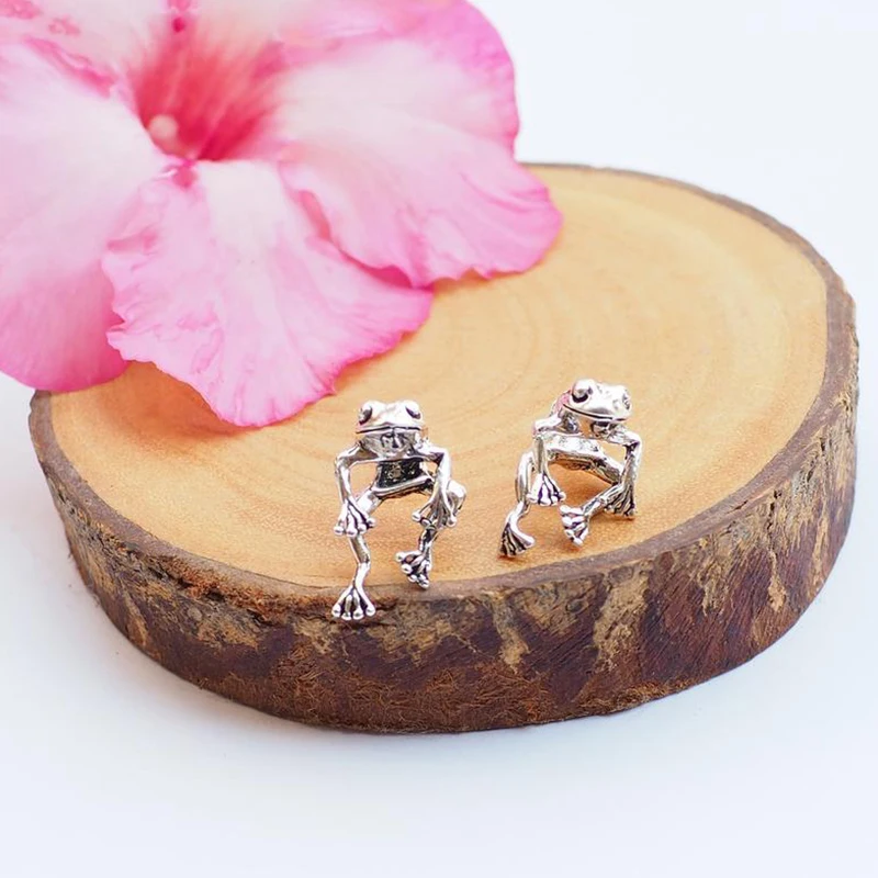

1 Pairs Frog Earrings Lovely Ear Studs For Women Girls Jewelry Gift Temperament Popular Accessories Silver Classic Earring Hot