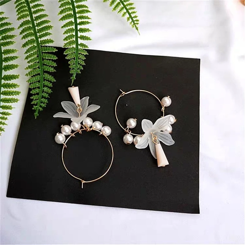 

New retro fashion original design sense of acrylic flower pearl earrings, stylish women's earrings 2020 new jewelry