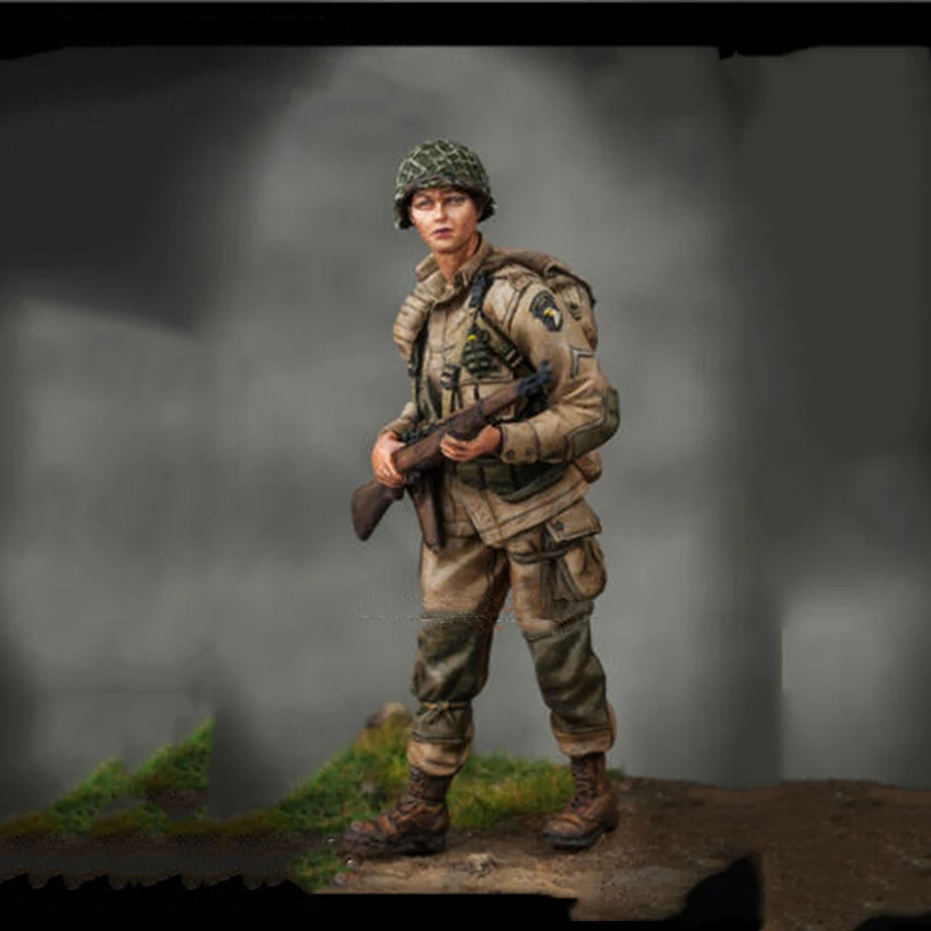 

1/24 modern man officer stand (NO BASE ) Resin figure Model kits Miniature gk Unassembly Unpainted