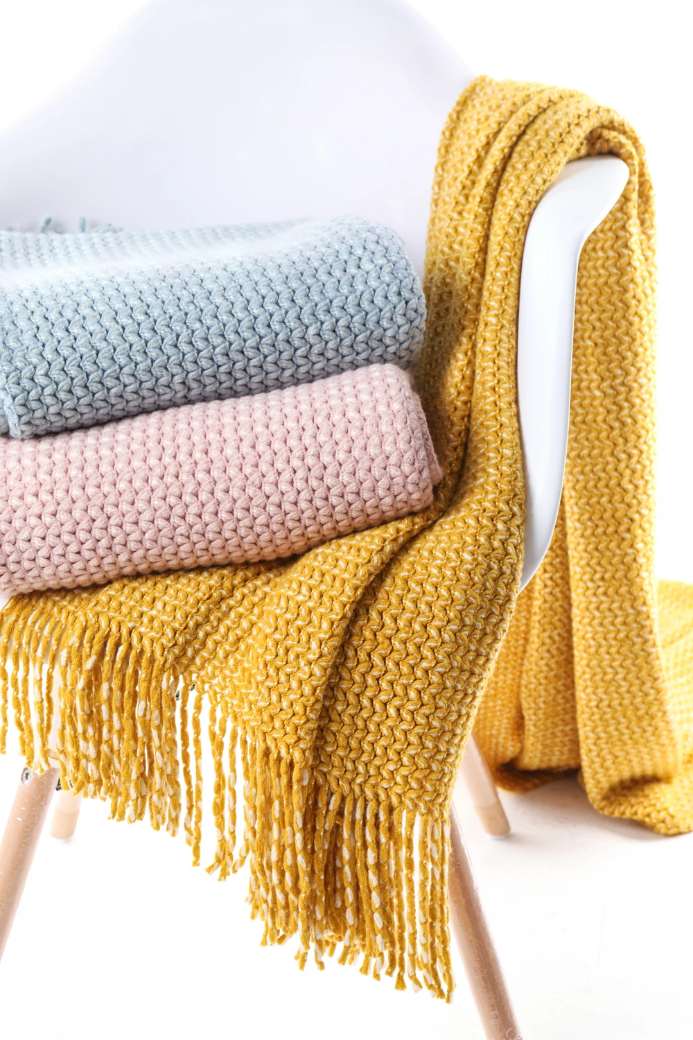 Вязаное одеяло Battilo для дивана кровати пляжа путешествий мягкое и удобное