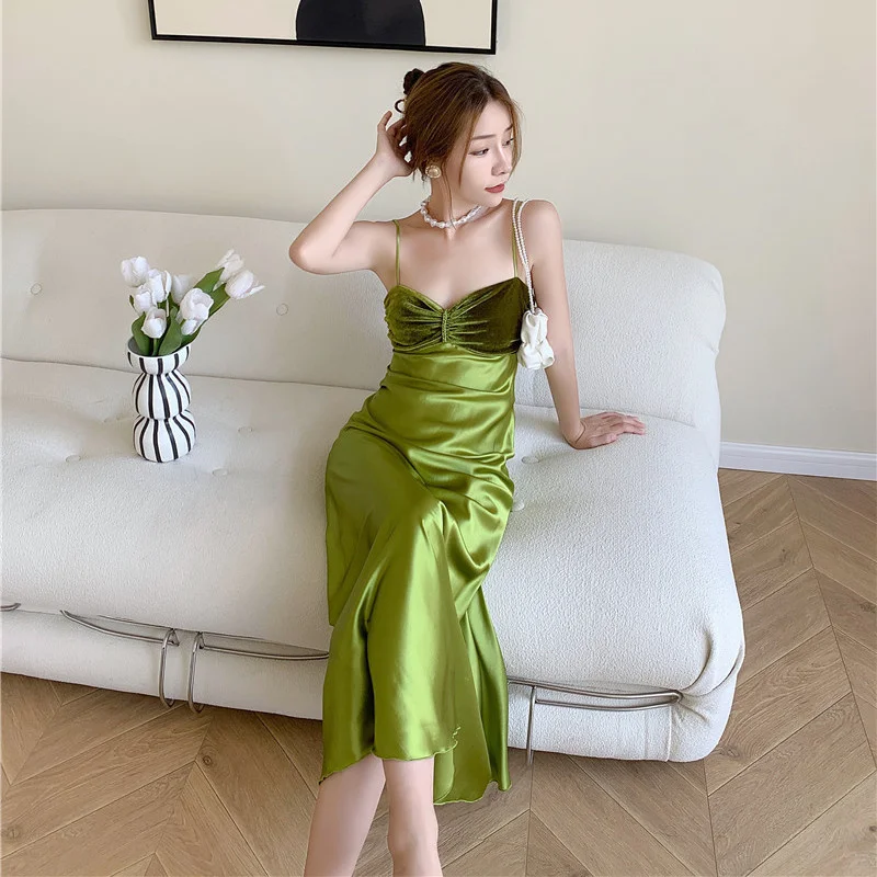 

2022 fashion seaside vacation beach sling dress new female summer dress high-end banquet temperament dress