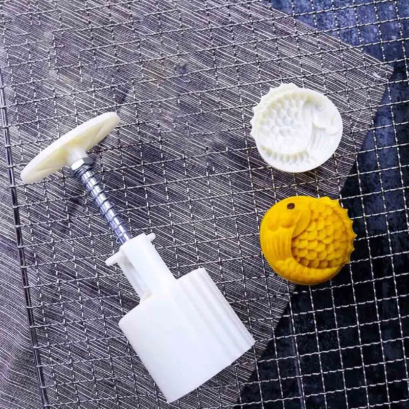 

50g Moon Cake Mold Fish Stamp Barrel Mooncake Hand Pressure Pastry Mould Bakware B85C