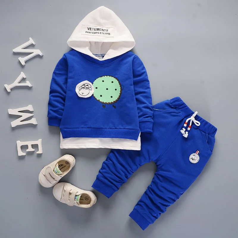 

Костюм спортивный с капюшоном и длинными рукавами для мальчиков