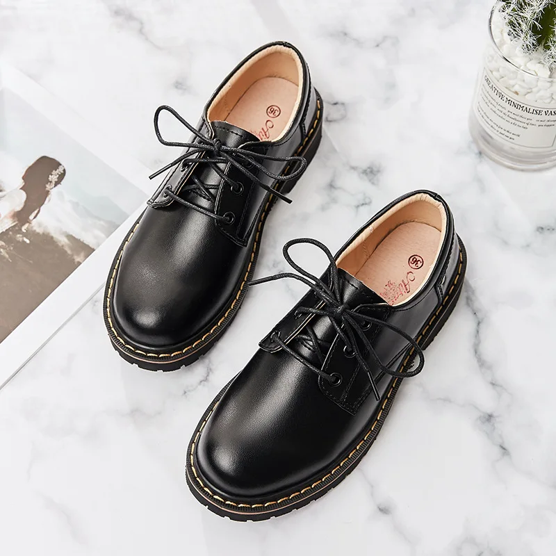 Обувь на плоской подошве из искусственной кожи в британском стиле; женская повседневная обувь в стиле Дерби на шнуровке; лоферы с заклепками; женская обувь на толстой подошве с круглым носком - Цвет: Черный