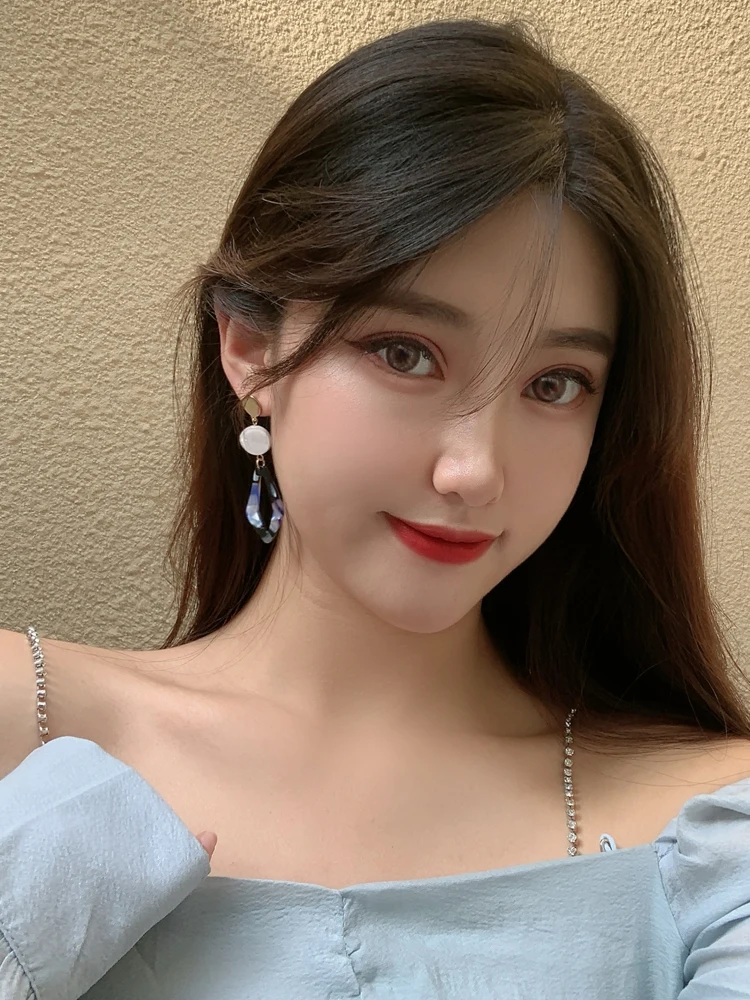 

Kshmir Big earring temperament retro geometric earrings fashion hollow earrings small new fashion design earring jewelry gifts