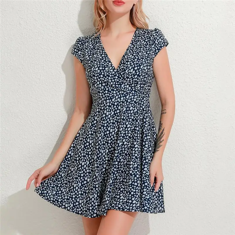 

Женское мини-платье с коротким рукавом, V-образным вырезом и цветочным принтом