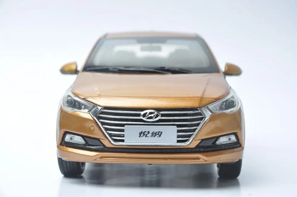 1:18 литая под давлением модель для hyundai Verna Solaris оранжевый сплав игрушечный автомобиль миниатюрная Коллекция подарков