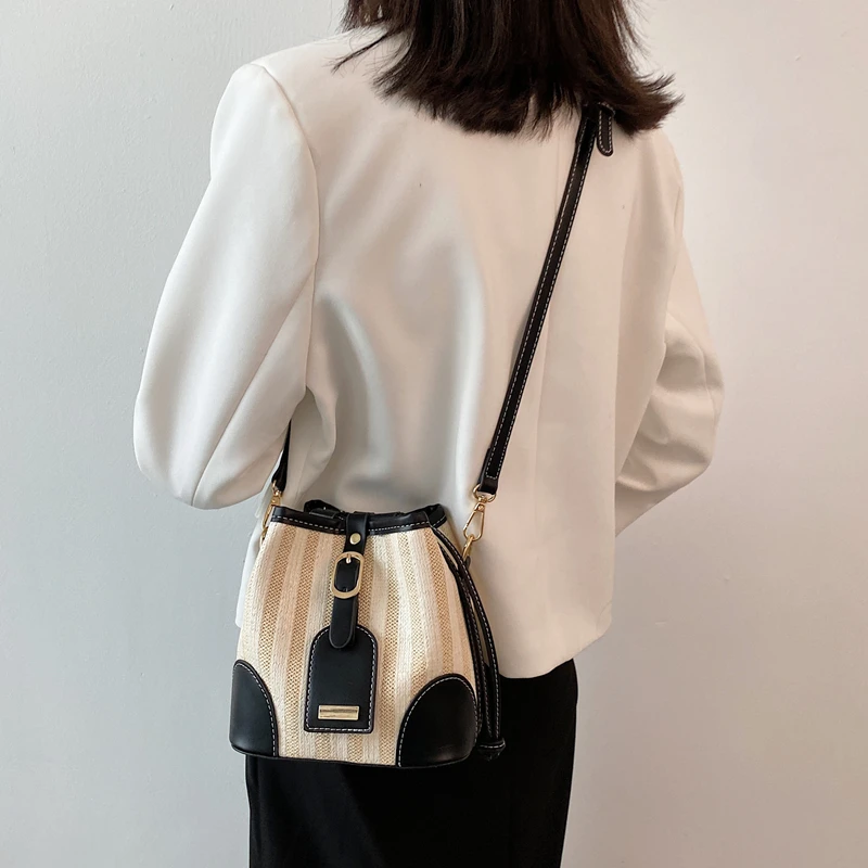 

Summer Straw Beach Bag Fashion Bucket Bucket Female Handbags and Purses Designer Shopper Purse Ladies Crossbody Bag