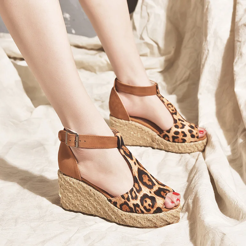 Женские летние сандалии гладиаторы однотонные туфли на танкетке Женская пляжная