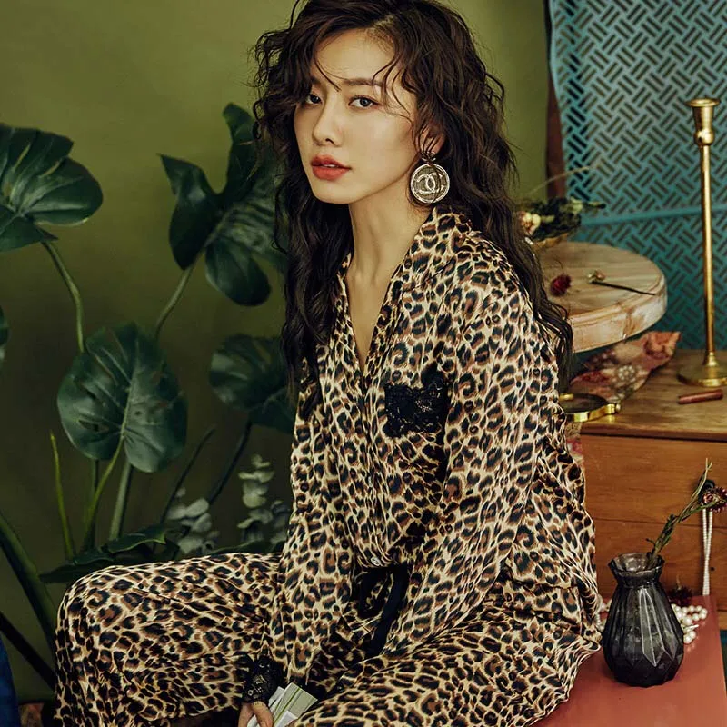 Пижама женская тонкая атласная с леопардовым принтом пикантный удобный комплект