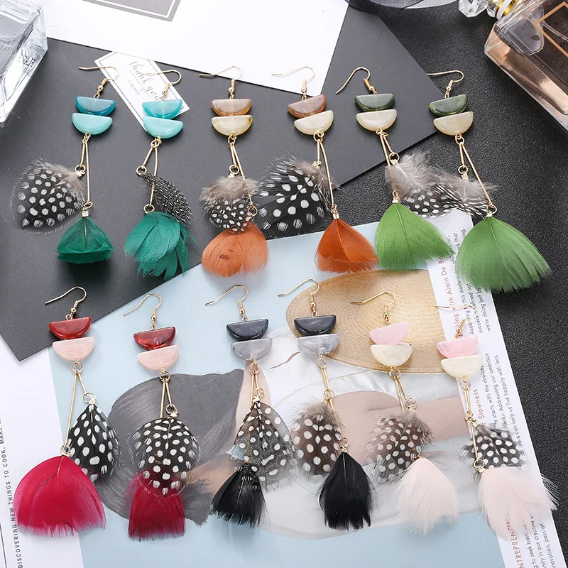 Женские полукруглые серьги в стиле бохо летние акриловые с цыганским пером и