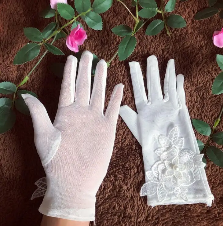 

Women's elegant flower white perspective short mesh gloves female sexy sunscreen lace driving glove R1736