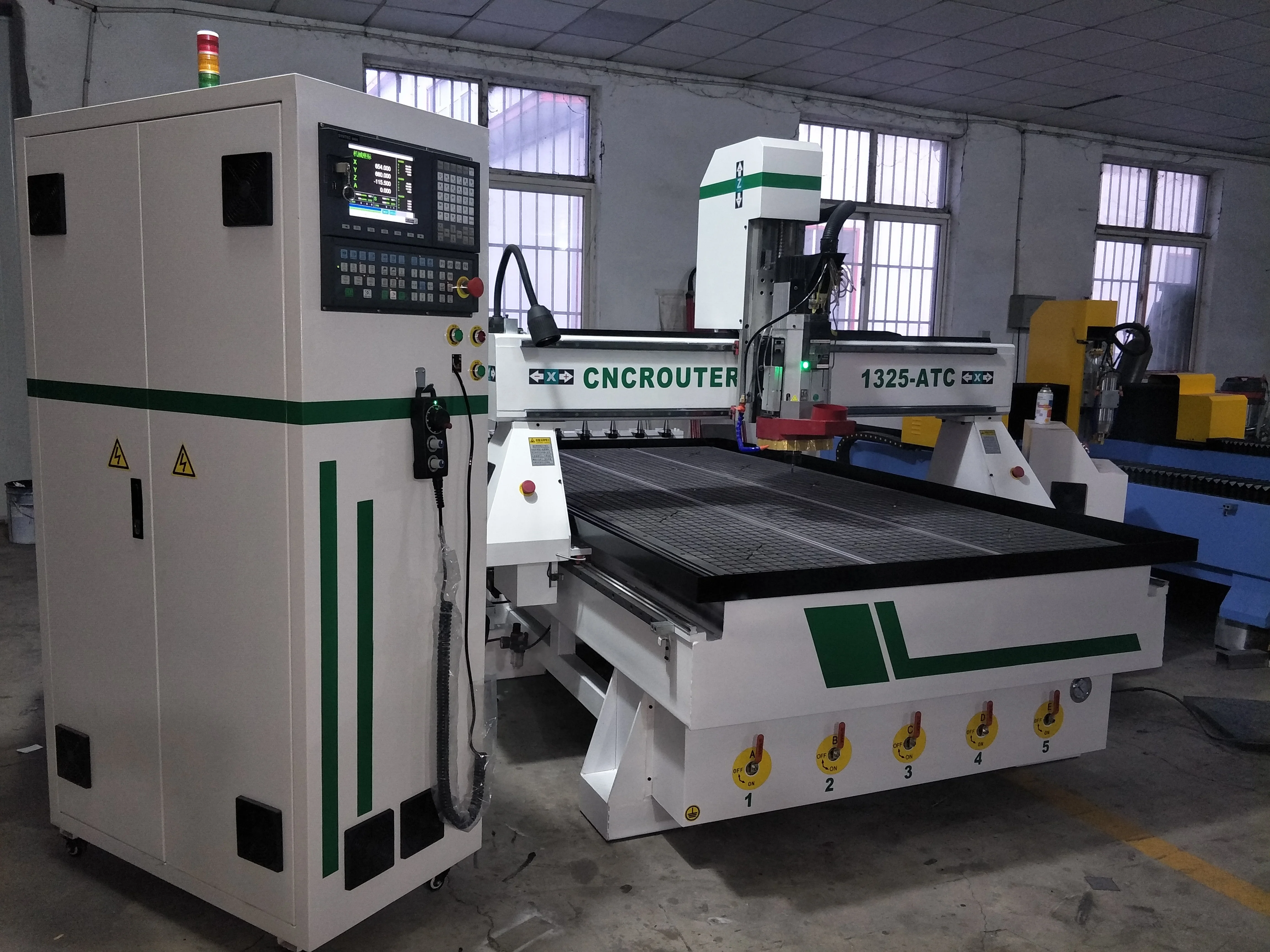 Robotec 3D ATC Cnc Router Servo System Machine With Syntec controller Auto tool changer wood cutting machine | Инструменты