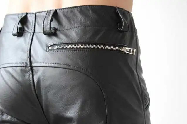

Hot 2021 Nieuwe Herenkleding Lederen Broek Dubbele Rits Mode Sexy Koeienhuid Jeans Broek Mannelijke Zanger Kostuums 29-39