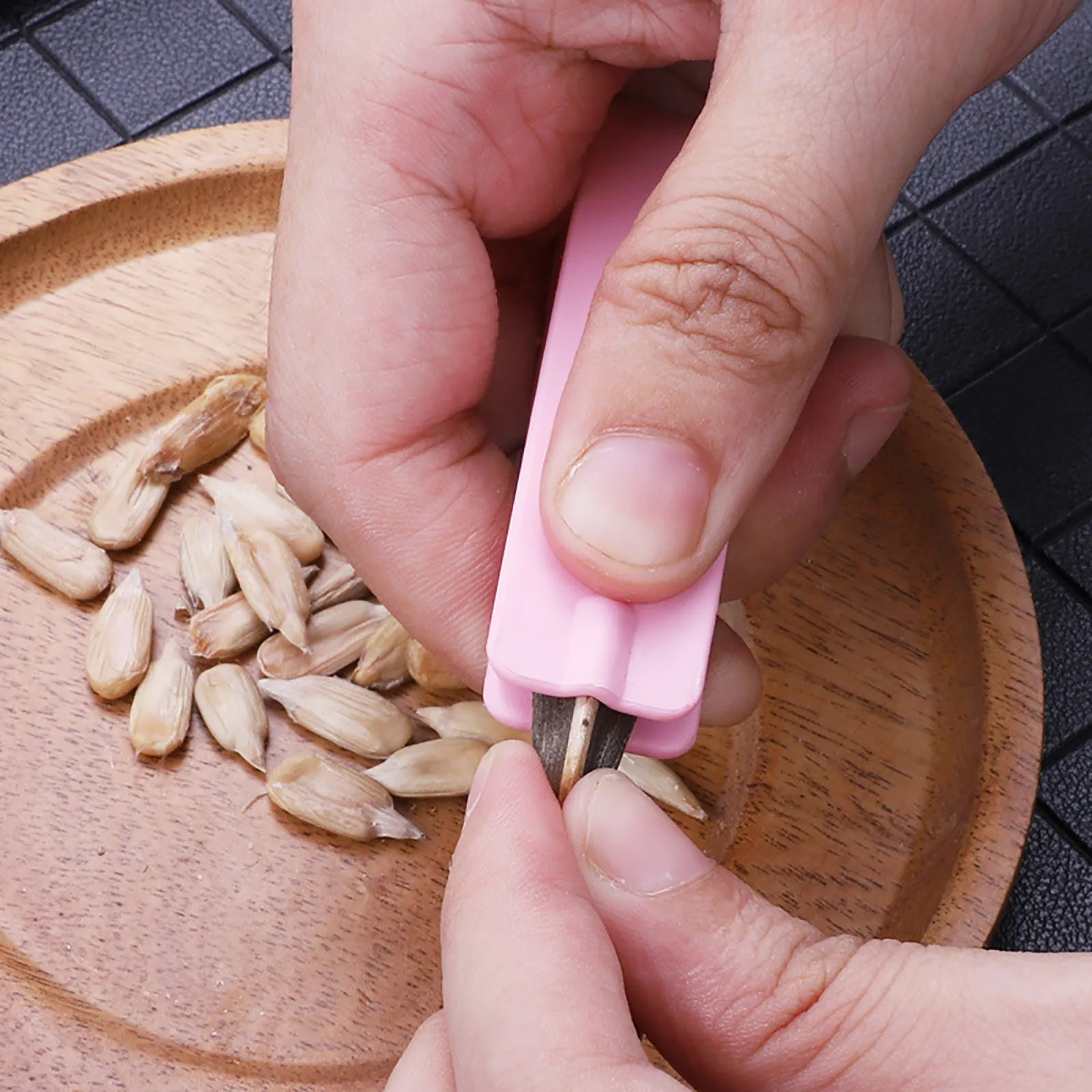

Melon Seed Peeler Automatic Shelling Machine Sunflower Melon Seed Lazy Artifact Shell Opener Household Kitchen Fruitstools