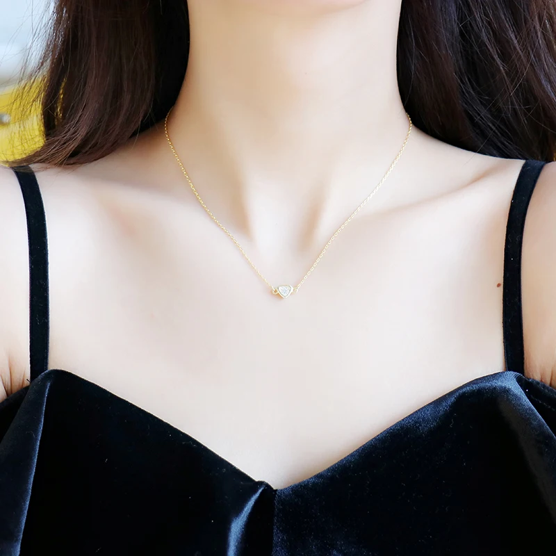 

A stylish and romantic love necklace with a woman's love jewelry pendant4