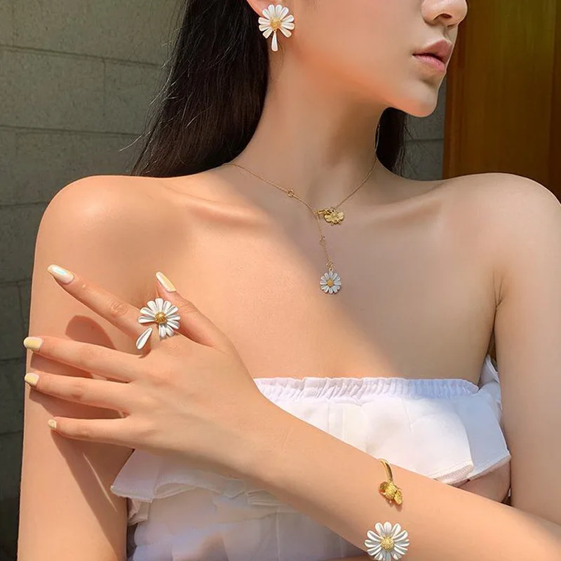 

Korean Style Female Fashion Wild Asymmetric Small Daisy Flower Drop Earrings Butterfly Leaf Sweet Statement Sunflower Earrings