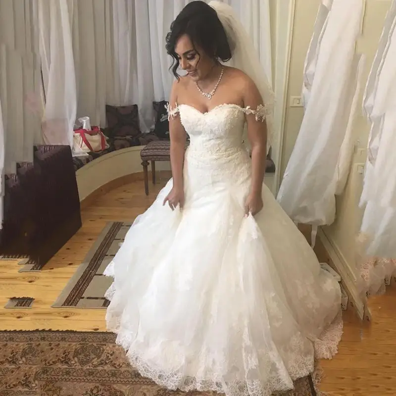

Vintage Off Shoulder Full Lace Mermaid Wedding Dresses with Appliques Short Sleeves Sweep Lace Up Back Plus Size Bridal Gown