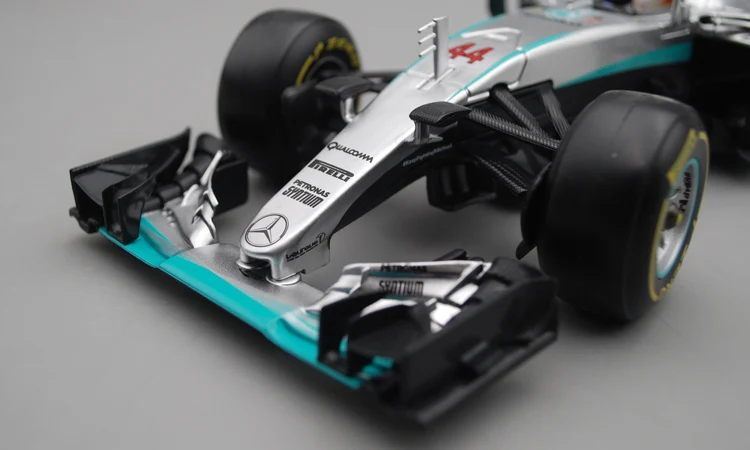 Bburago 1:18 1/18 W07 Mercedes Benz Lewis Hamilton No44 Формула 1 F1 гоночный автомобиль Транспортное средство литье под давлением дисплей Модель Игрушки для мальчиков