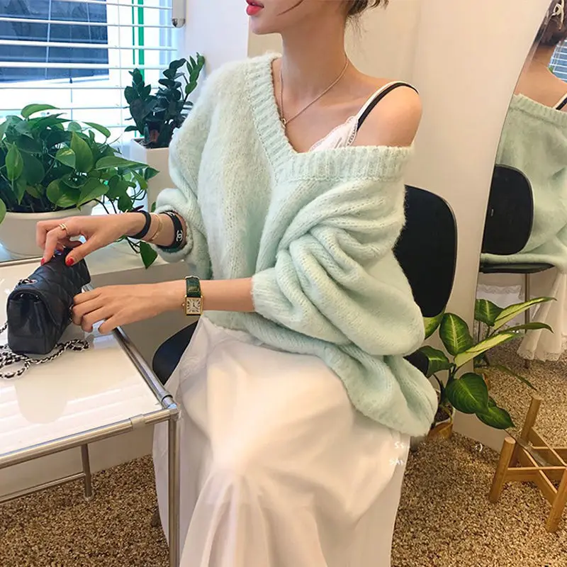 

Women 2021 Autumn Winter Fashion Retro Loose Pullovers Female V-neck Sweater Tops Ladies Solid Color Warm Knitted Tops Y359