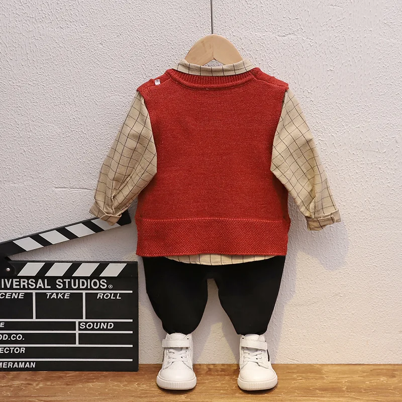 

Spring and autumn Korean version turtleneck plaid shirt long-sleeved mahua knot sweater vest three sets