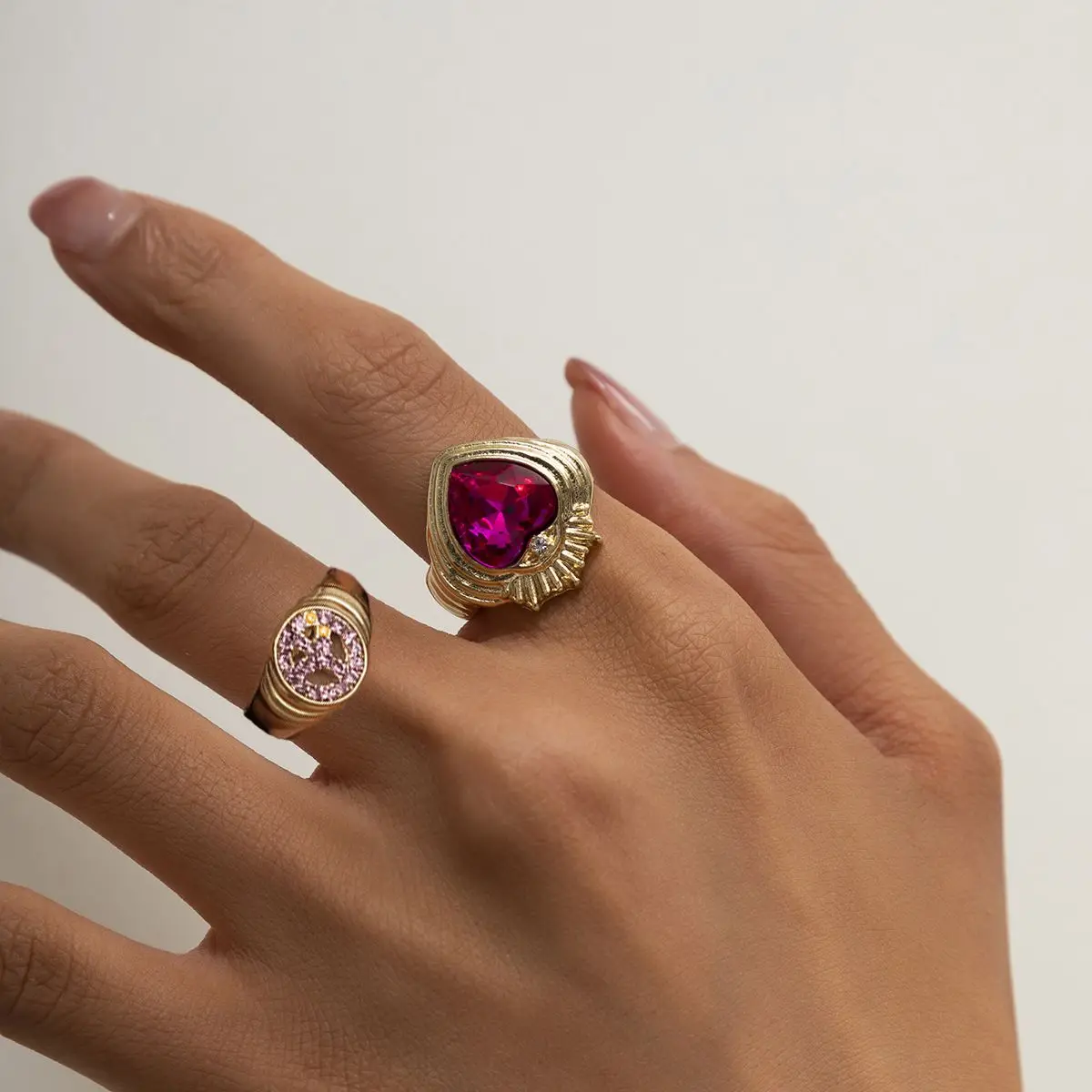 Женское кольцо с розово красным сердечком в стиле ретро|Кольца| |