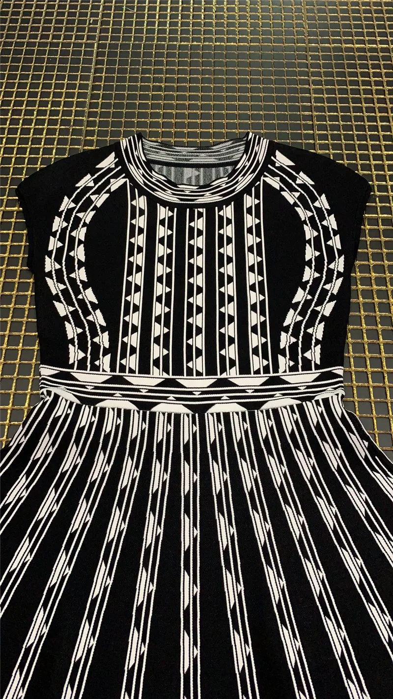 Женское жаккардовое платье-трапеция плотное облегающее платье в полоску Черное